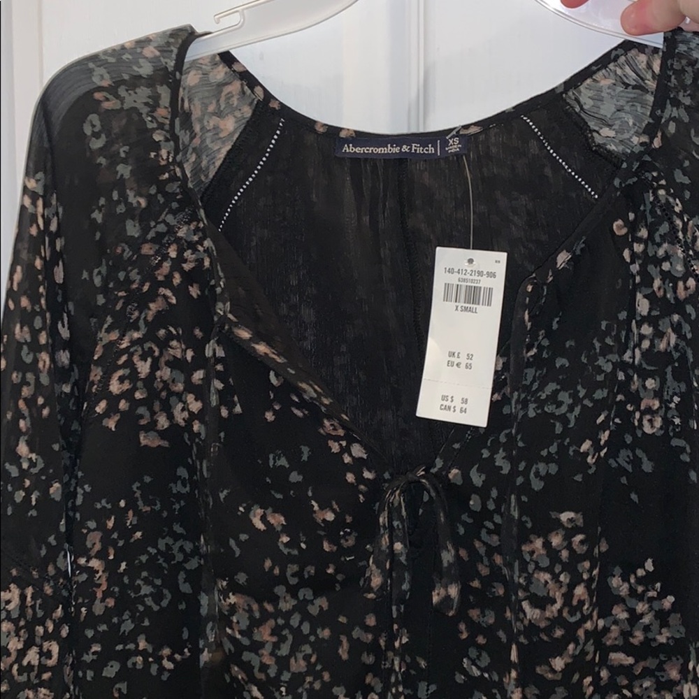 Abercrombie top size xs NWT